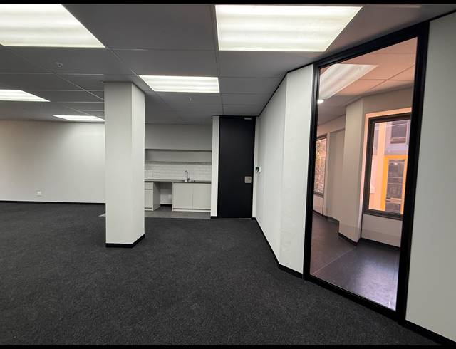 145M² OFFICE TO LET IN PARKTOWN